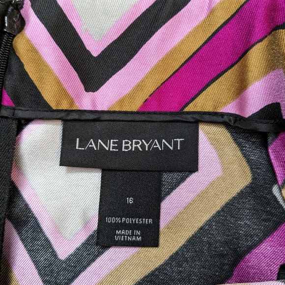 Striking A-line bold color geometric design skirt by LANE BRYANT. Size 16 - Picture 3 of 8